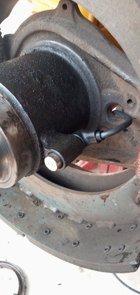 Brake chamber and slack adjuster assembly during a heavy-duty brake service
